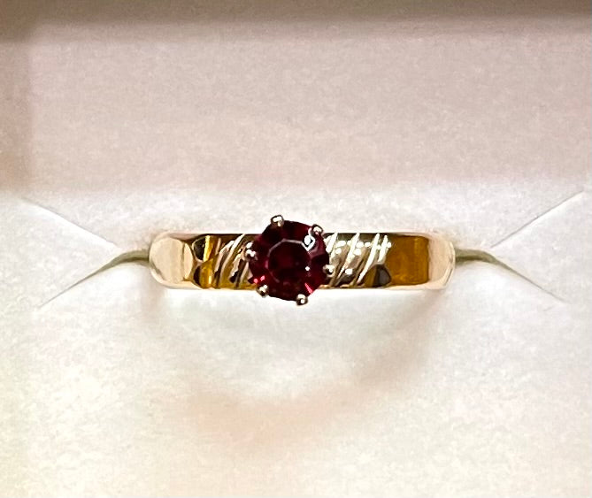Ruby Red Austrian Crystal "Gypsy" Band Ring - XQ015