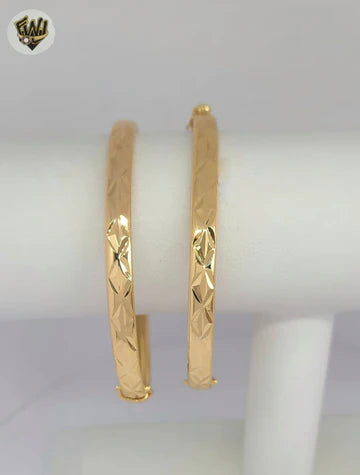 Diamond Cut Open & Close Medium Bangle - XB455