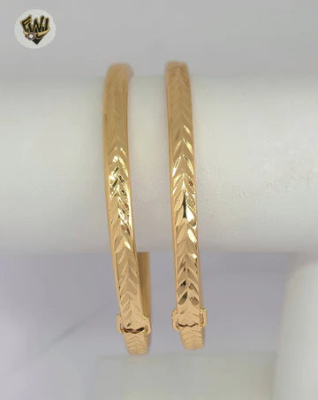 Diamond Cut Arrow Open & Close Large Bangle - XB456